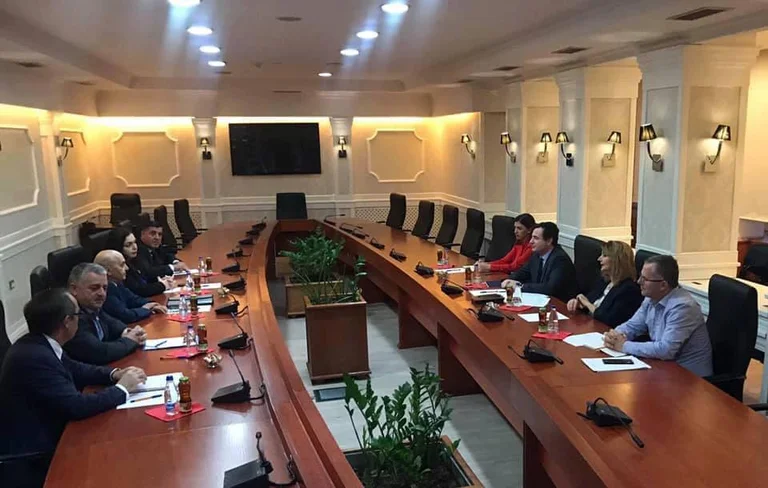 Këto janë kushtet e LDK-së për koalicion, VV nesër jep përgjigjen