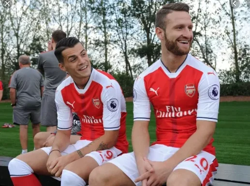 Edhe Xhaka, edhe Mustafi: Arsenali vendos t’i “plasë” tifozët me formacionin kundër Burnleyt