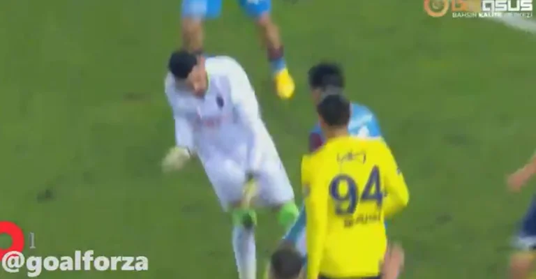 Fansat e Fenerbahces janë të frustruar pas anulimit të këtij goli krejt të rregullt të Vedat Muriqit sonte