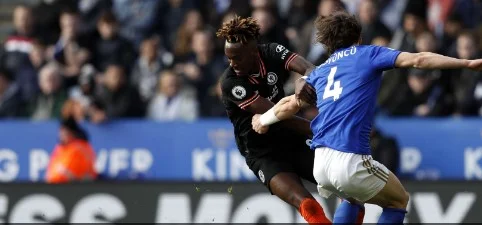 Katër gola për gjysmë ore, përfundon ndeshja Chelsea – Leicester City