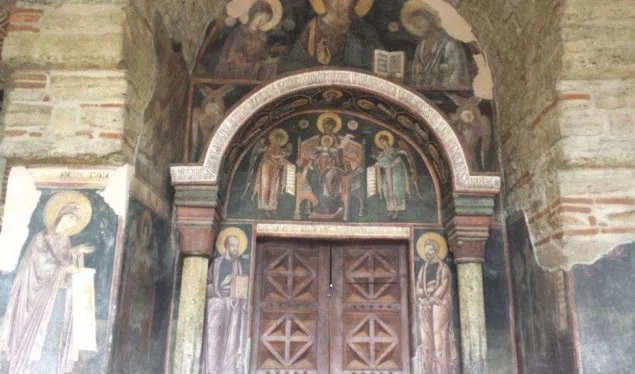 ​Thyen derën e kishës në Graqanicë