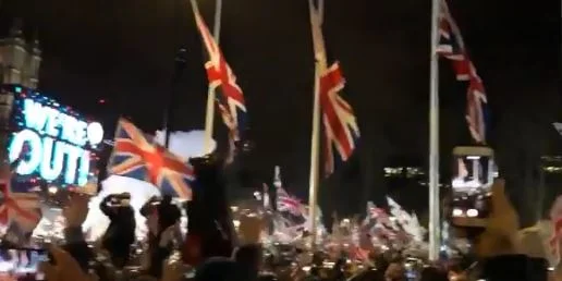 Sheshi i Parlamentit: Momenti kur Britania del nga BE’ja (Video)