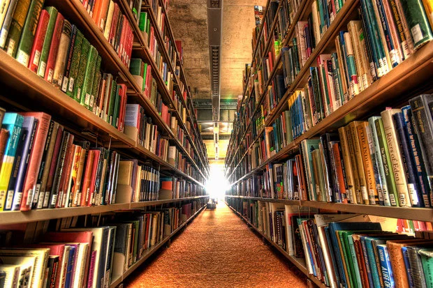 Los americanos van a la biblioteca en lugar de a eventos de cine y deportes