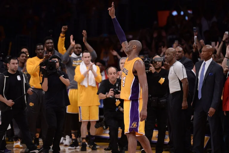 The LA Lakers Gym tonight receives thrilling views in honor of Kobe Brjant