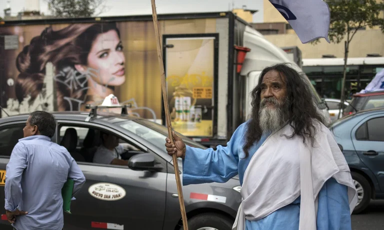 Peru wins the religious fanaticity election: Men with long beards, headscarves