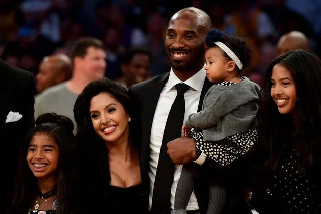 Er verlor seine Tochter und seinen Mann, seine Frau reagiert zuerst auf Kobe Bryant's