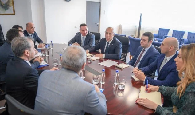 Haradinaj: Fluggesellschaften, Eisenbahnabkommen im Interesse des Kosovo