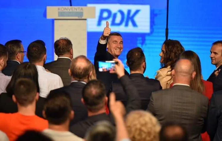 Le PDK s'est réuni tard