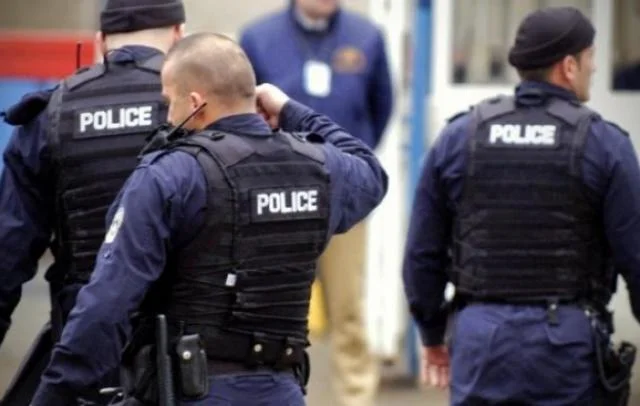 La police du Kosovo continue de travailler sans assurance maladie et assurance vie