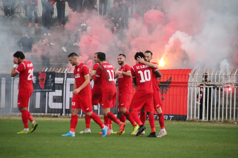 Le Gjilan de Mezan pour tout respect, c'est la formation effrayante pour le printemps