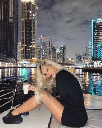Marina ajoutera “Getin' cette photo étonnante.