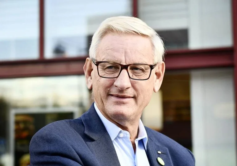 Ex primo ministro svedese Carl Bildt: Trump Plan È per la Serbia di tornare in Kosovo