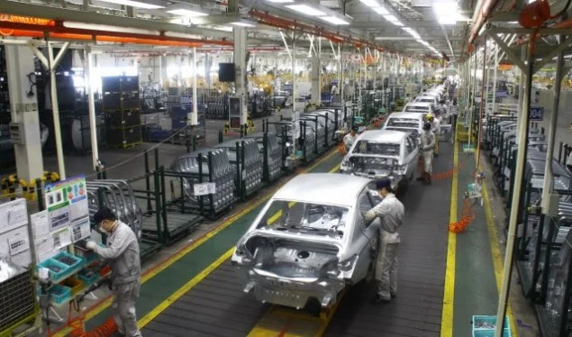 Les usines de voitures Wuhan évacuent à cause de Koronobius