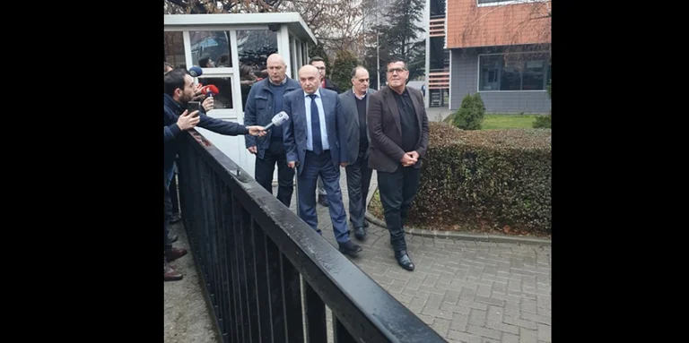 Mustafa prima di incontrare Kurt: (Video)