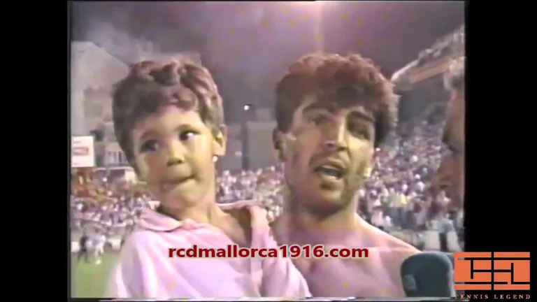 Hier ist der Enkel der spanischen Fußball Legende Nadal