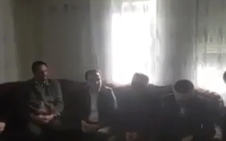 It turns out amateur video where Kurt hits LDK in a picture: There are those who didn't make a deal.