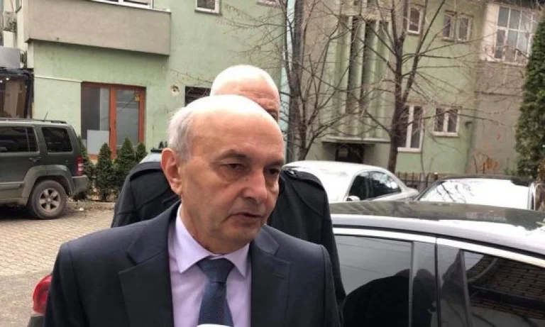 Isa Mustafa geht zur Party, kündigt Treffen mit Kurt an