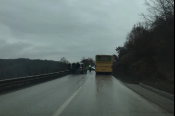Fuerte accidente en la carretera de Pristina