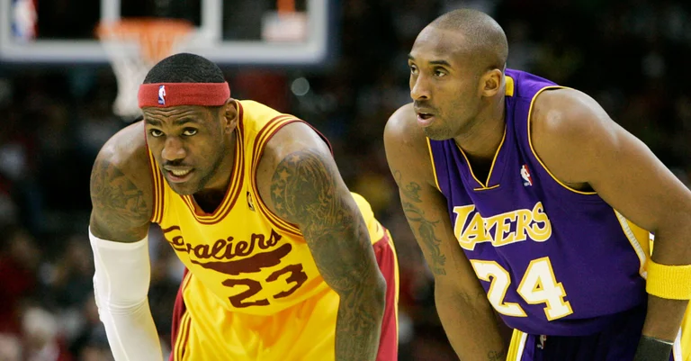 After learning Bryant's death, LeBron James leaves crying from the LA Lakers plane