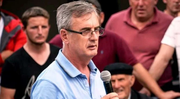 L'ancien chef de l'année, Xhevat Bislimi, cherche à interdire la langue arabe dans les rituels religieux : Les Hoxhan ont été recrutés contre la langue albanaise !