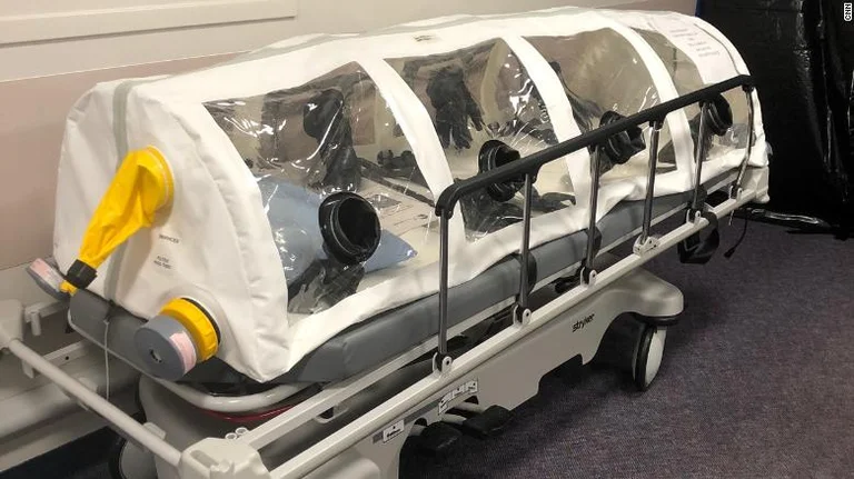 Le coronavirus infecté est traité par un robot: les médecins américains craignent de se rapprocher