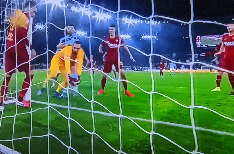 Schocking: Rom spendet dem albanischen-serbischen Team Lazio ein lustiges Ziel und gibt dem Titel eine Chance