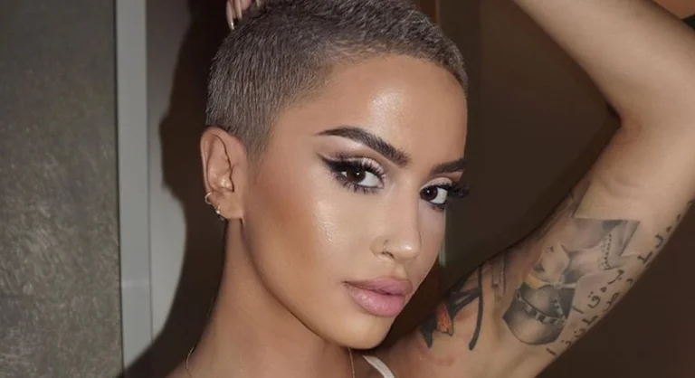 Ha riempito il suo corpo di tatuaggi, ma ecco cosa dice Dafina su di loro.
