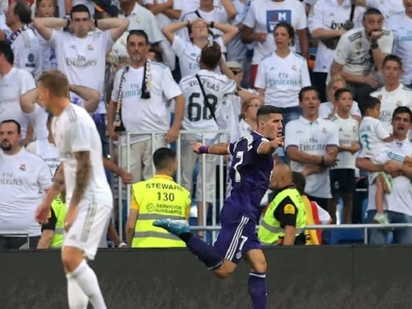 Offizielle Formationen: Valladould Real Madrid