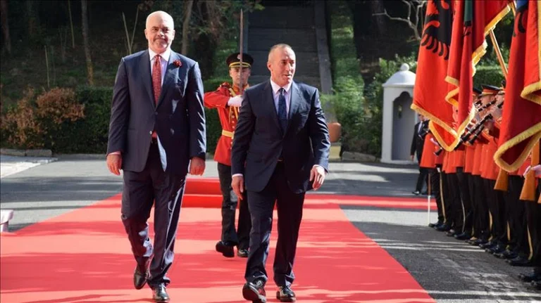 Albania, Kosovo sufre de informes personales de dirigentes