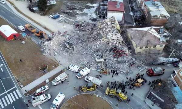 31 Number of Powerful Earthquake Victims Goes to Turkey
