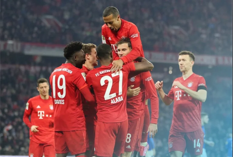 Bayern Münchenu zerstört Schalken