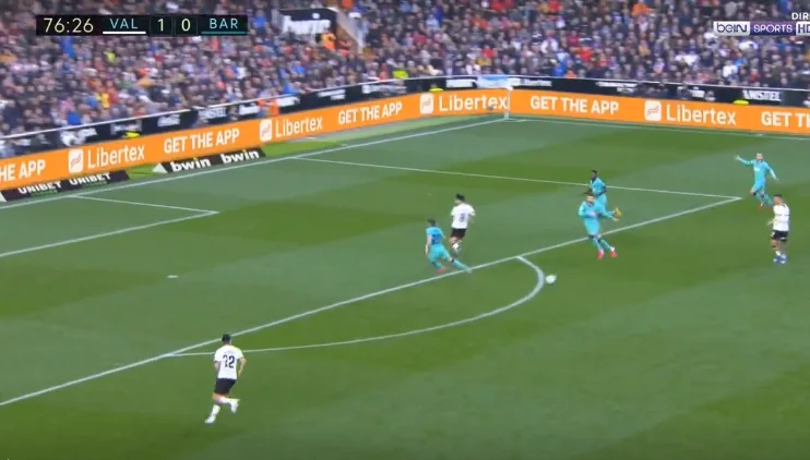Valencia sinks Barcelona: Marking second goal, Ter Stegen just looks at the ball as it goes into the net.