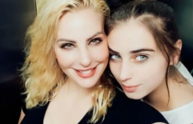 Duda Balje são guida sua figlia