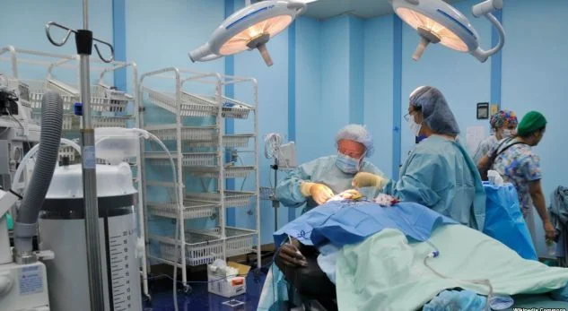 The prosecution investigates doctors who were beaten yesterday in the operating room at QKUK