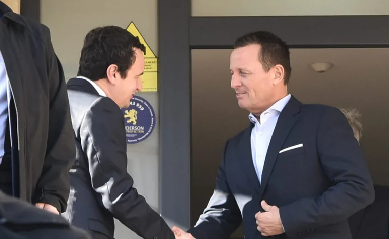 Kurt me dice lo que habló con Yerenelli en la breve reunión de hoy.