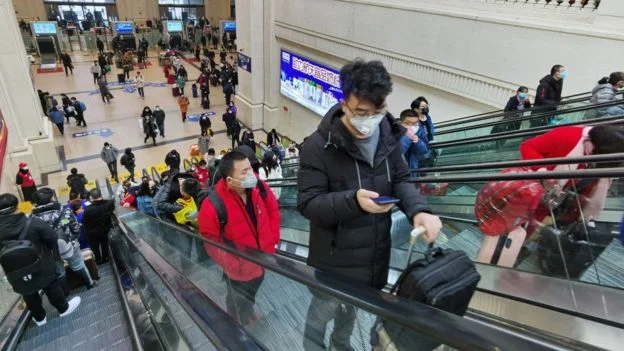 L'ansia aumenta a Wuhan, una città cinese conquistata dal virus mortale