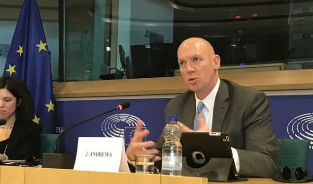 Un autre haut fonctionnaire américain se tient au Kosovo aujourd'hui