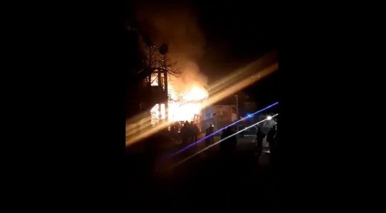 Grande fuoco a Pristina: Numerose forze di polizia, pompieri sulla scena