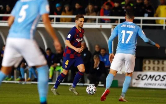 Barcelona me ‘çyk të zorit’ fiton në sekondat e fundit të ndeshjes