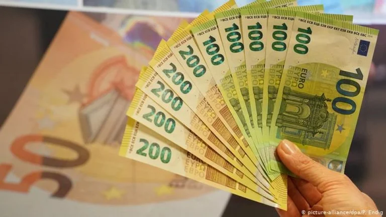 Gjermania prezanton monedhat e reja 100 e 200 euro