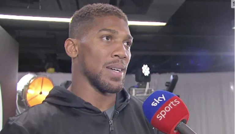 Joshua i përgjigjet Tyson Furyt pasi tha se Wilder do ta nokautonte atë