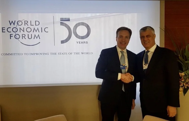 Thaçi takon presidentin e Forumit Botëror Ekonomik në Davos
