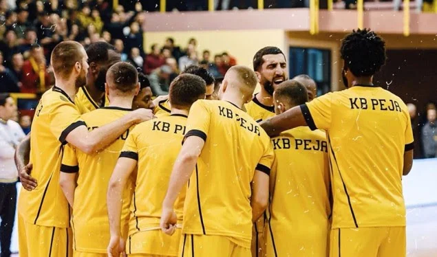 Shkeli rregullat strikte të FBK-së kundër Prishtinës, dënohet Peja