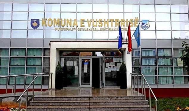 U arrestua për ngucje të nxënëses: Komuna suspendon mësuesin nga puna