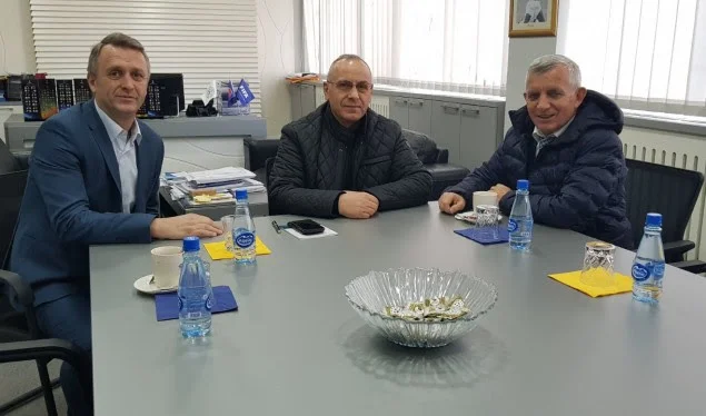 Krerët e FFK-së takohen me ambasadorin shqiptar, Qemal Minxhozi