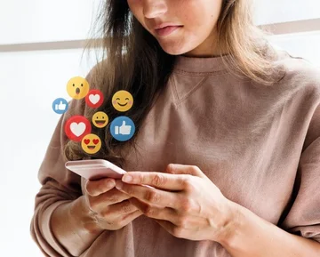 Why are people who use Photoshop, to look perfect in social media, more unhappy.