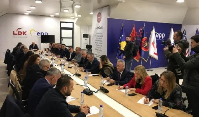 Mustafa mbledh kryesinë e LDK’së