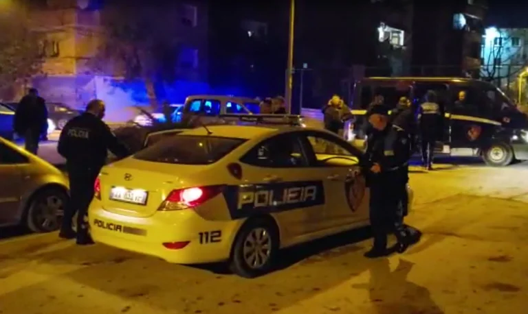 Të shtëna armësh në Tiranë, vritet një 28-vjeçar jashtë lokalit