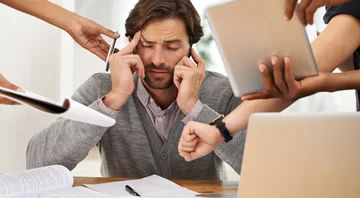 If your body sends you these 4 signals, stress is destroying you