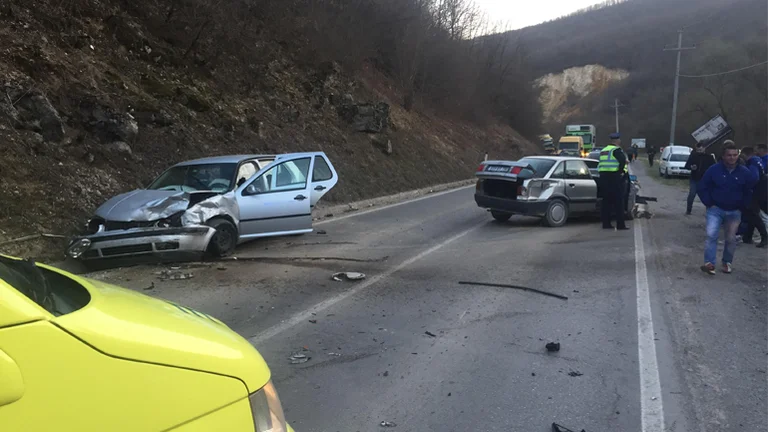 31 aksidente brenda 24 orëve, shqiptohen mbi 1 mijë tiketa trafiku